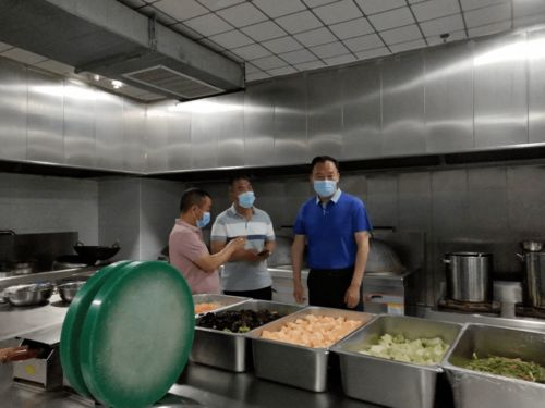 阿拉善左旗市場監管局深入阿拉善職業技術學院檢查指導疫情防控期間食品安全工作